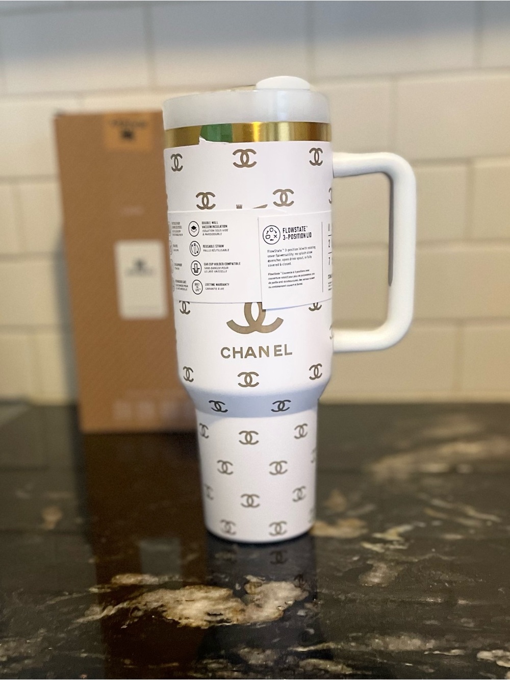 Stanley 40oz tumblr white and gold